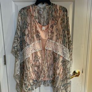 Avenue Floral print covering with peach tank size 18/20 like new